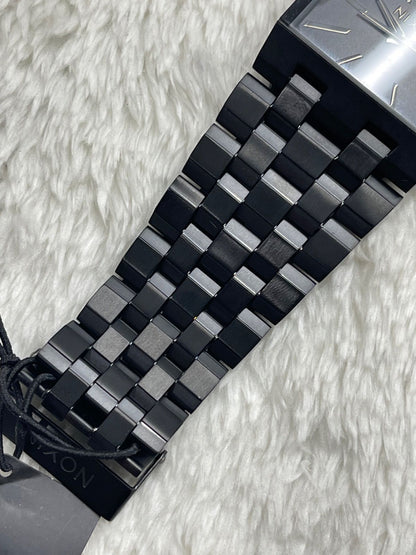 NIXON R7-1096 Quartz Men's Watch — Japanese
