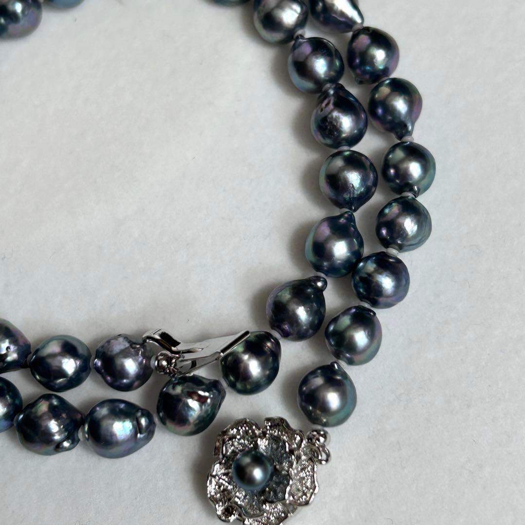 Blue Akoya pearl necklace featuring 8mm baroque pearls with silver metal fittings, 45.5cm length