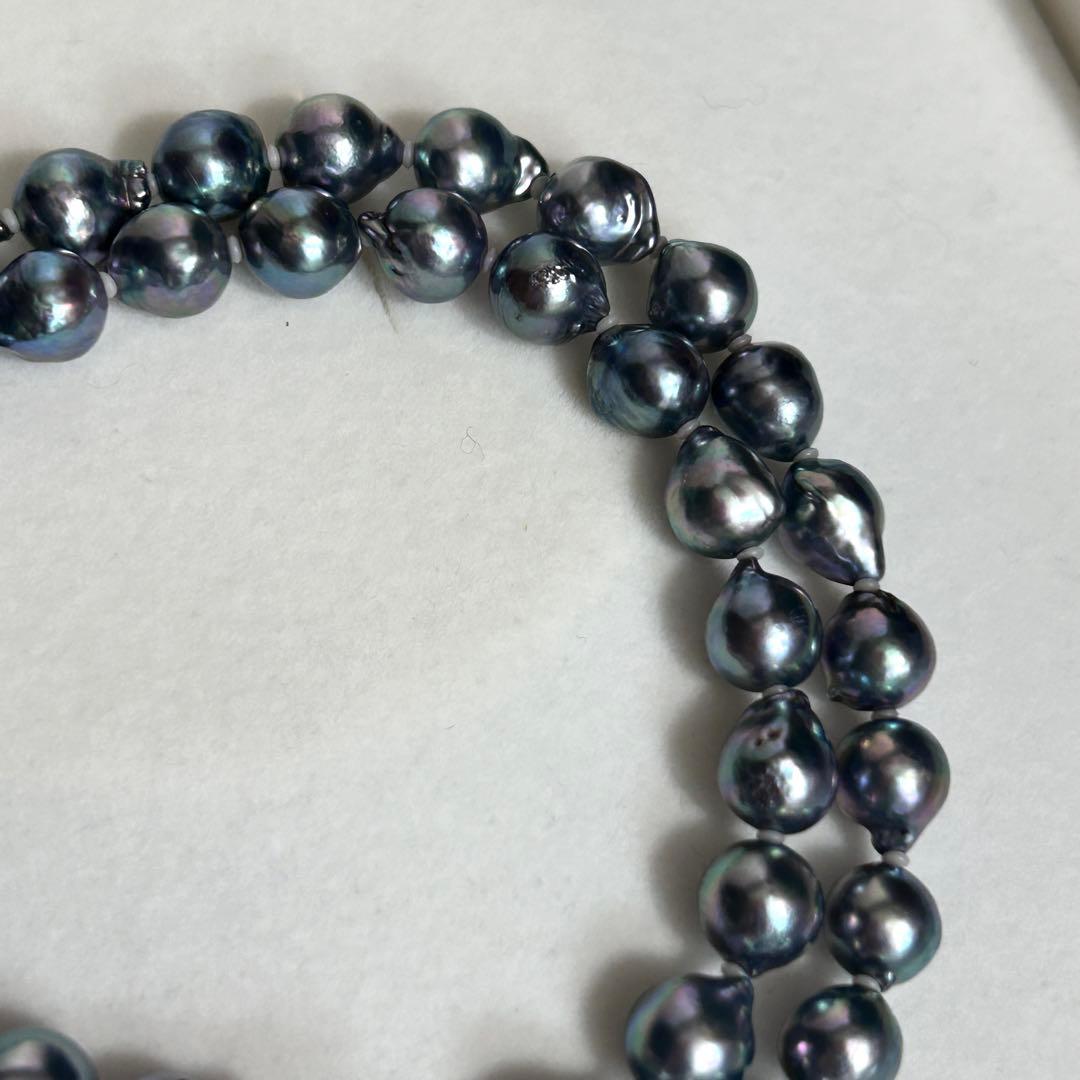 Blue Akoya pearl necklace featuring 8mm baroque pearls with silver metal fittings, 45.5cm length