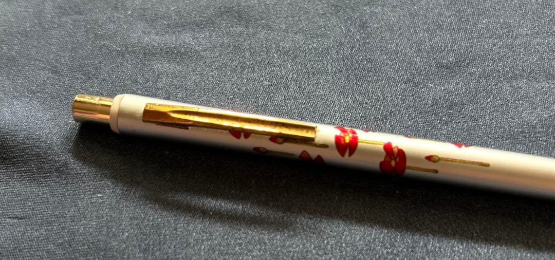 Showa era silver metal Pilot mechanical pencil with flower pattern, vintage design, minor small scratches