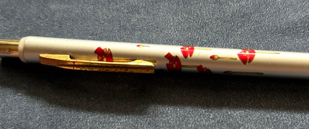 Showa era silver metal Pilot mechanical pencil with flower pattern, vintage design, minor small scratches