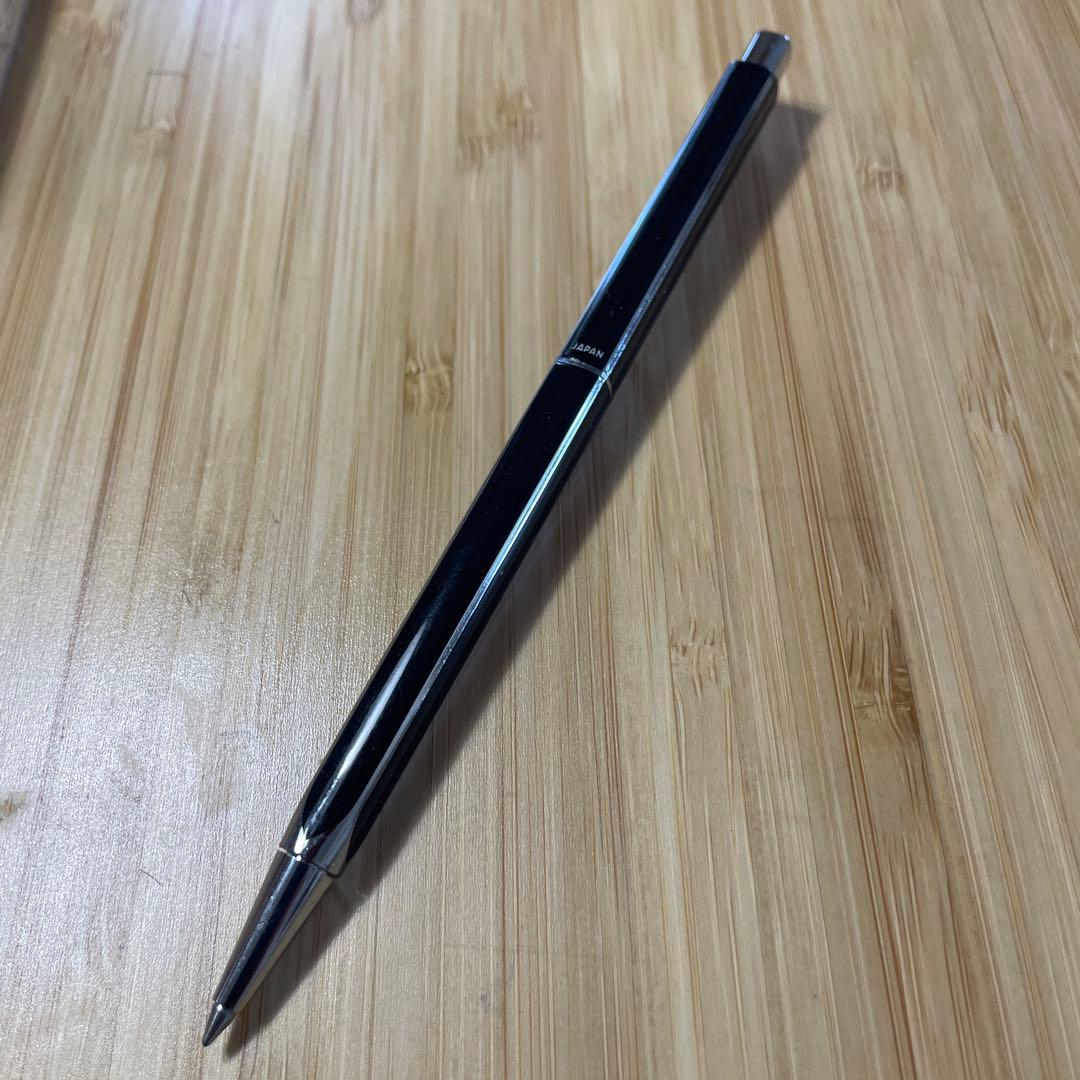 PILOT Quattro black ballpoint pen shown with cap and medium point tip