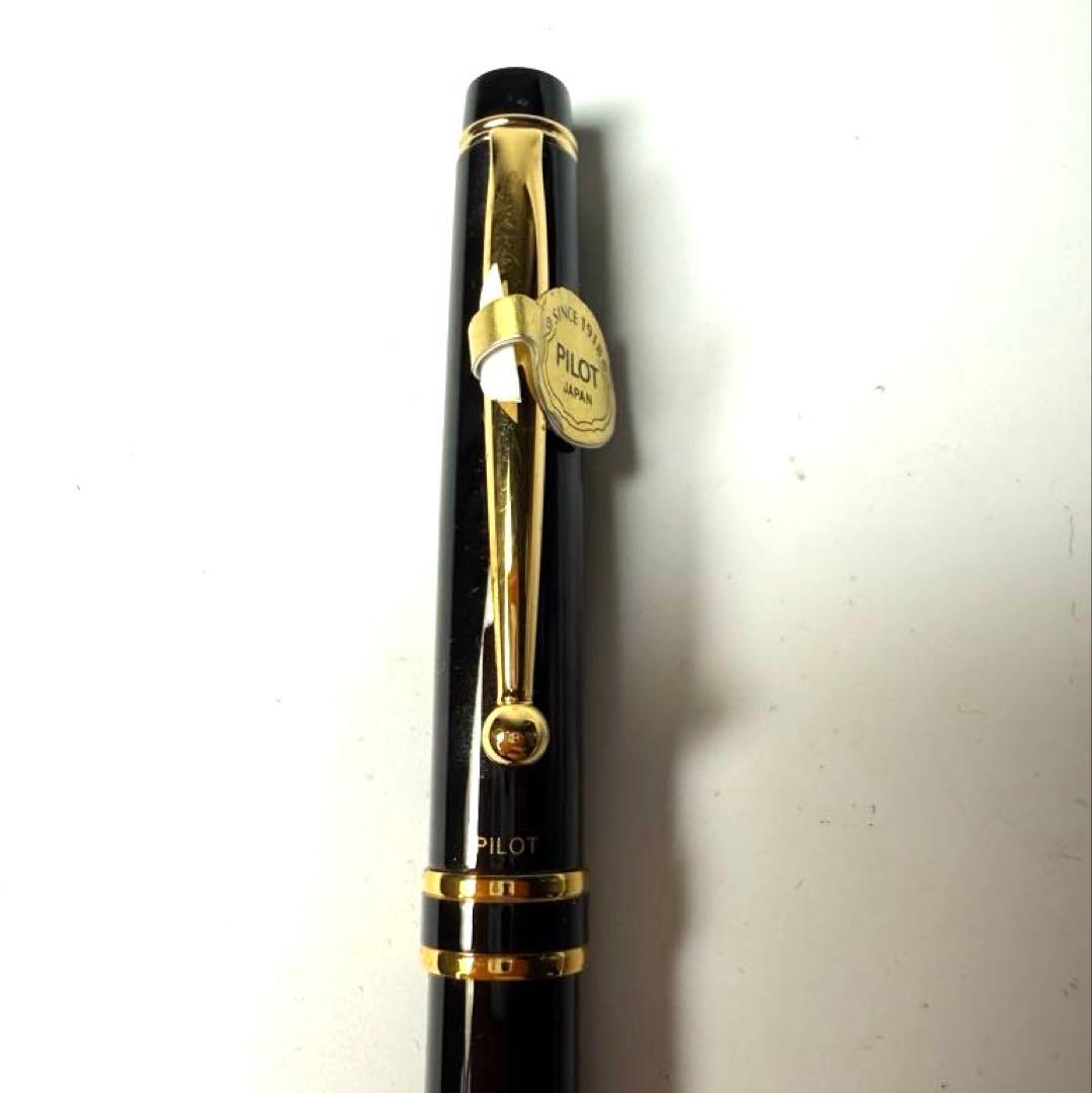 Pilot Sine 1918 revolving ballpoint pen with fine point in black color, displayed on white background
