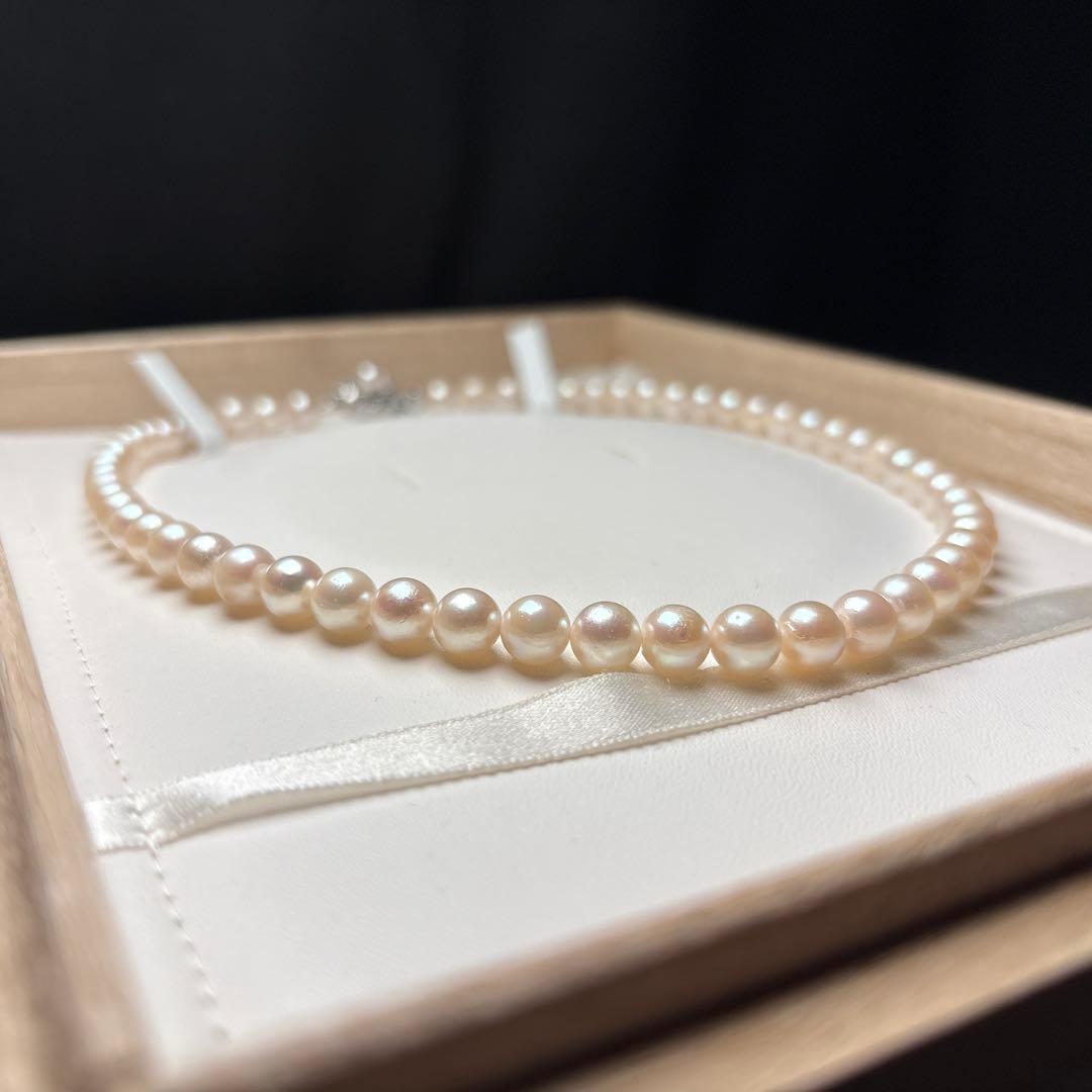Akoya pearl necklace with 7.0-7.5mm round white pearls, 43cm length, teri wrapped with silver stamp