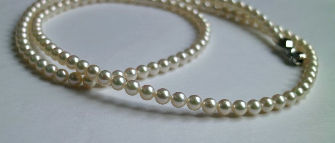 Tasaki long necklace featuring 6-6.5mm Akoya pearls on an 82.5cm silver chain with 925 clasp