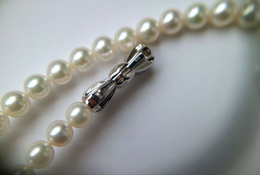 Tasaki long necklace featuring 6-6.5mm Akoya pearls on an 82.5cm silver chain with 925 clasp