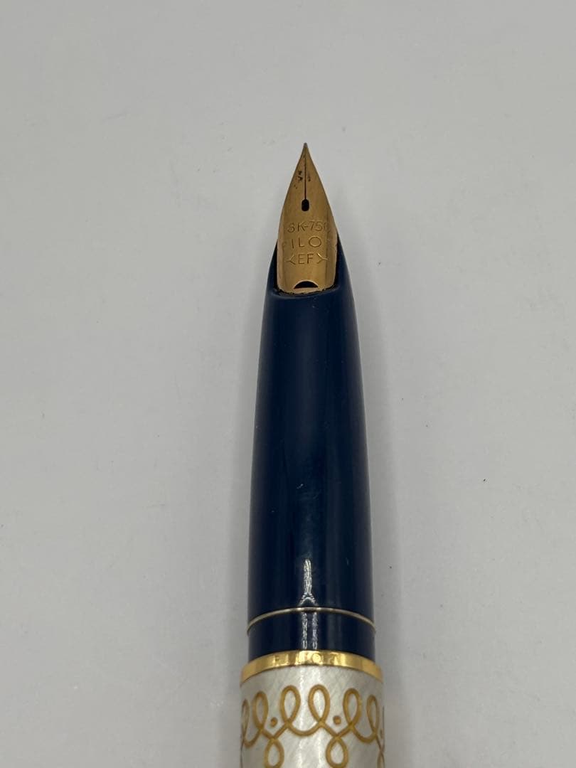 Pilot fountain pen with silver body and 18K gold decoration from Japan