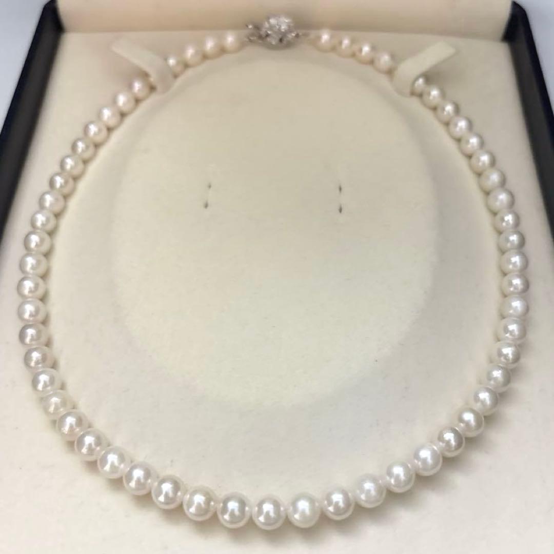 White Akoya pearl necklace with 6.5-7.0mm pearls, 42 cm length, weighing 28 grams