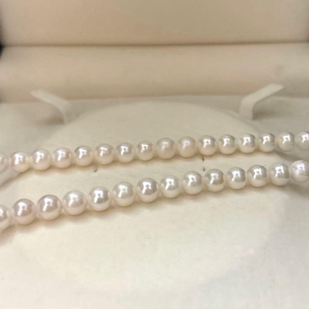 White Akoya pearl necklace with 6.5-7.0mm pearls, 42 cm length, weighing 28 grams
