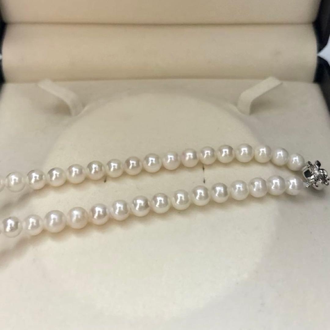 White Akoya pearl necklace with 6.5-7.0mm pearls, 42 cm length, weighing 28 grams
