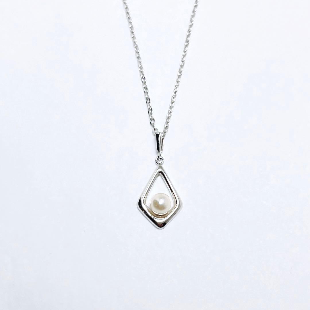 Mikimoto pearl necklace pendant with 4.5mm white pearls on a silver chain