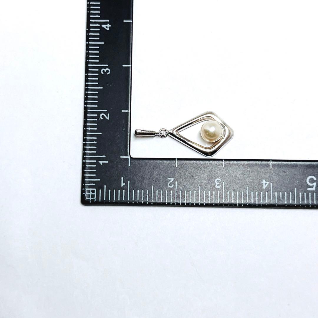 Mikimoto pearl necklace pendant with 4.5mm white pearls on a silver chain