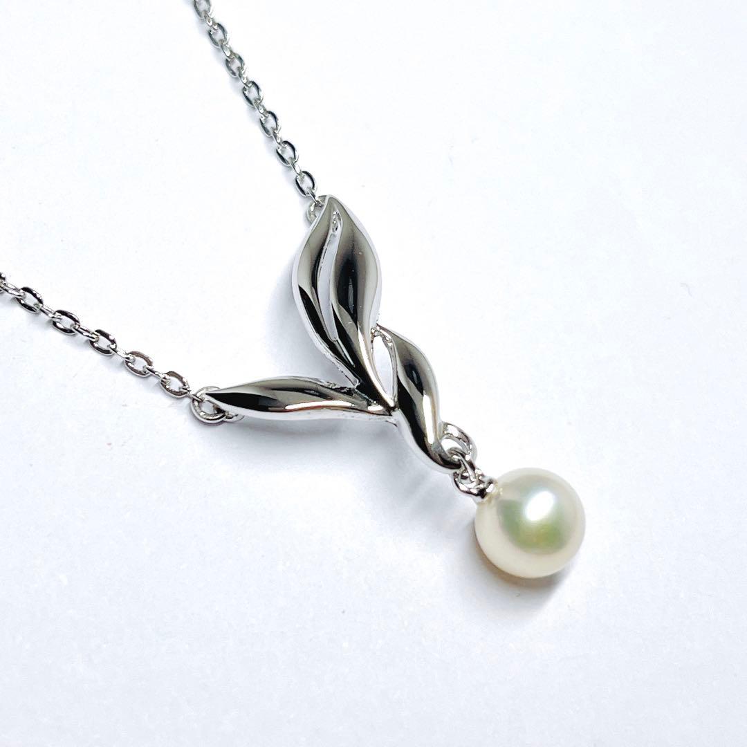 Mikimoto pearl necklace featuring a 6.7mm pearl and silver leaf pendant on a 42cm chain