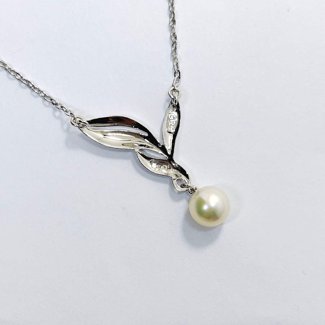 Mikimoto pearl necklace featuring a 6.7mm pearl and silver leaf pendant on a 42cm chain