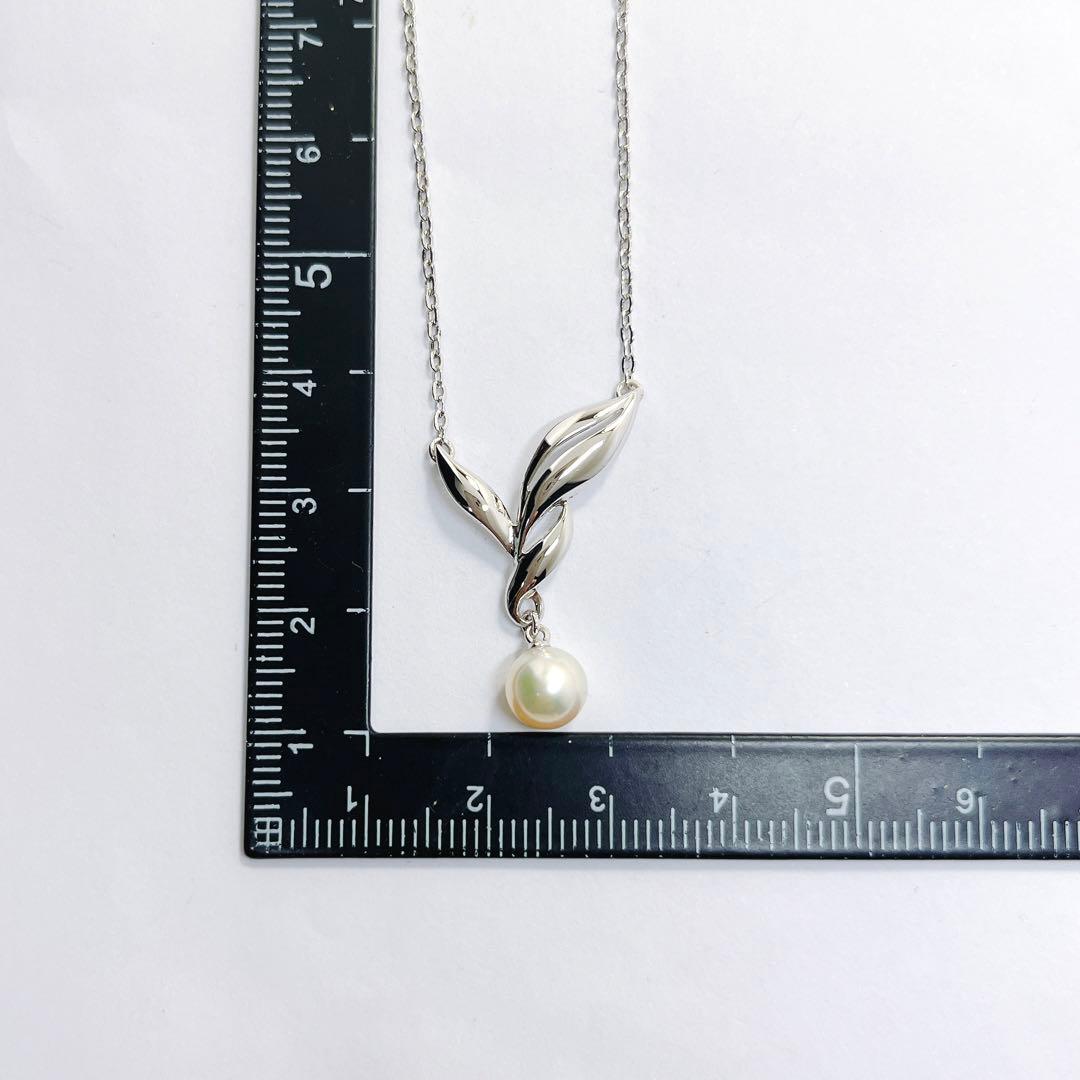 Mikimoto pearl necklace featuring a 6.7mm pearl and silver leaf pendant on a 42cm chain