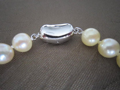 Aqua Pearl genuine light gold pearl necklace 44.5 cm with silver clasp and 7.9-8.5 mm pearls