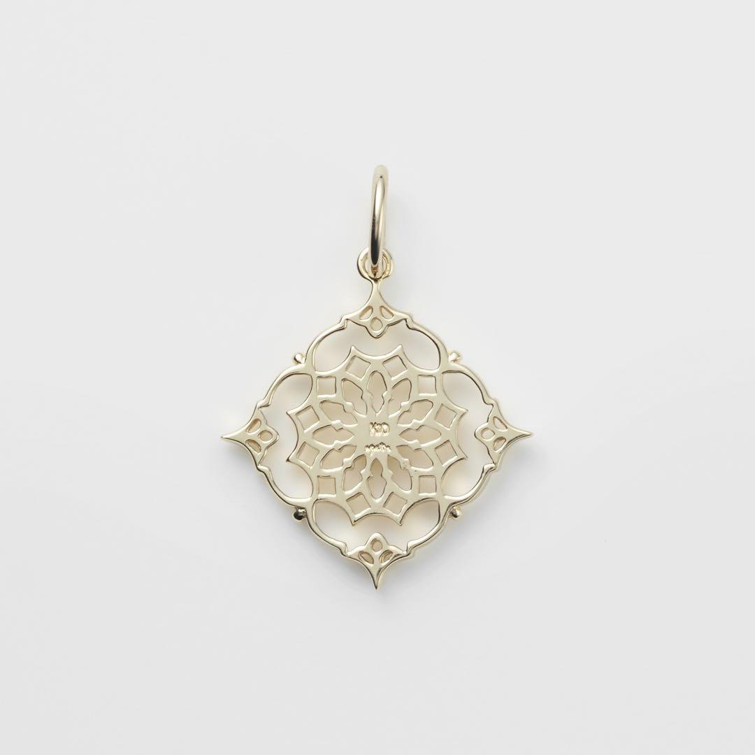 Agete K10 yellow gold charm necklace featuring a sparkling diamond pendant