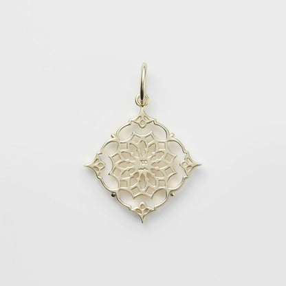 Agete K10 yellow gold charm necklace featuring a sparkling diamond pendant