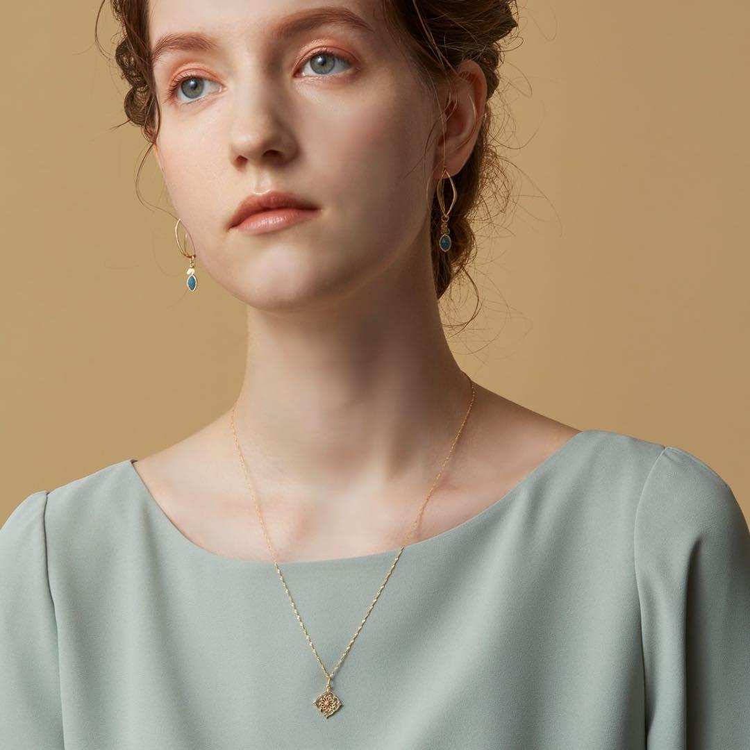 Agete K10 yellow gold charm necklace featuring a sparkling diamond pendant