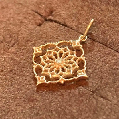 Agete K10 yellow gold charm necklace featuring a sparkling diamond pendant