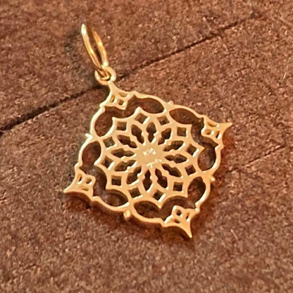 Agete K10 yellow gold charm necklace featuring a sparkling diamond pendant
