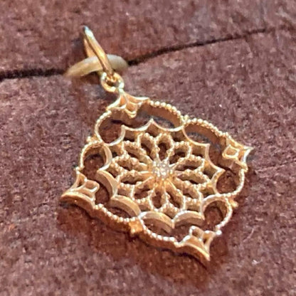 Agete K10 yellow gold charm necklace featuring a sparkling diamond pendant