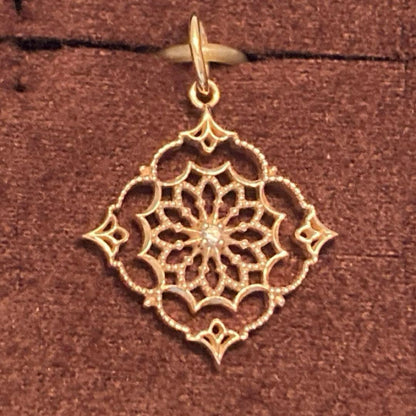 Agete K10 yellow gold charm necklace featuring a sparkling diamond pendant