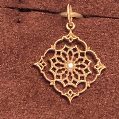 Agete K10 yellow gold charm necklace featuring a sparkling diamond pendant