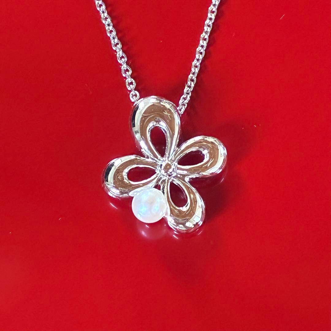 Tasaki pearl pendant necklace with silver 925 clover pendant and 40cm adjustable chain