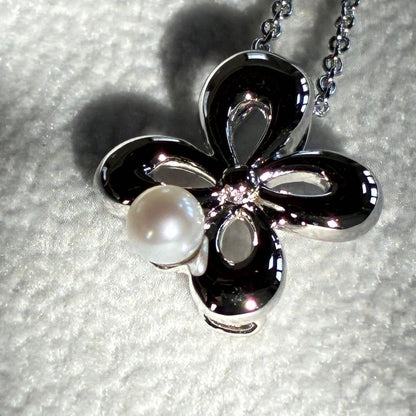 Tasaki pearl pendant necklace with silver 925 clover pendant and 40cm adjustable chain