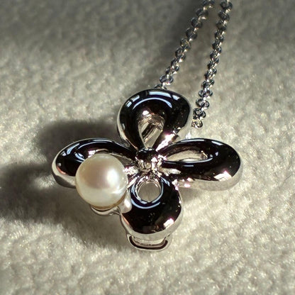 Tasaki pearl pendant necklace with silver 925 clover pendant and 40cm adjustable chain