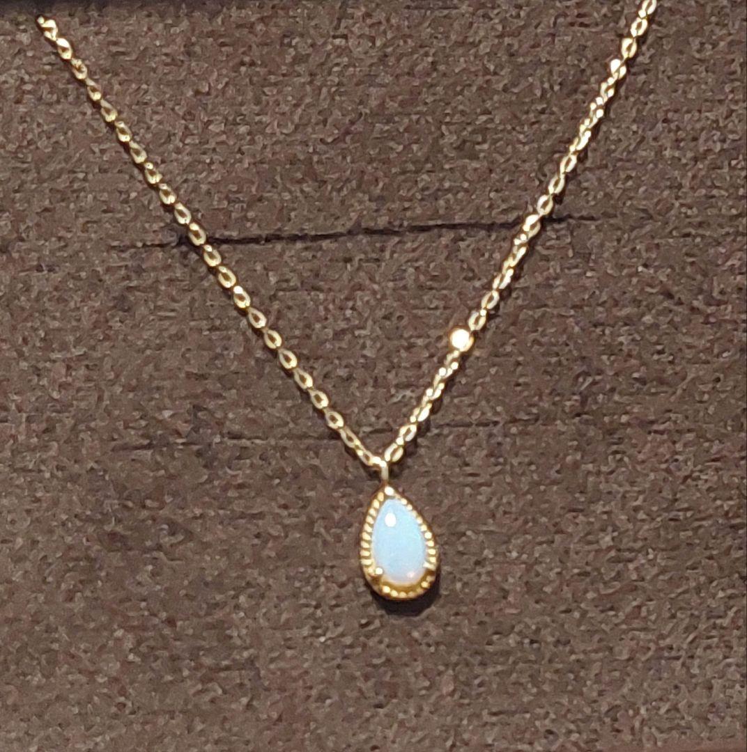 Agate K10 Opal necklace with 40cm gold chain and small 0.6cm by 0.4cm opal pendant