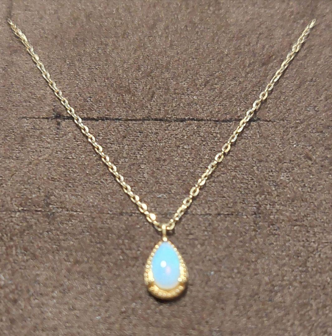 Agate K10 Opal necklace with 40cm gold chain and small 0.6cm by 0.4cm opal pendant