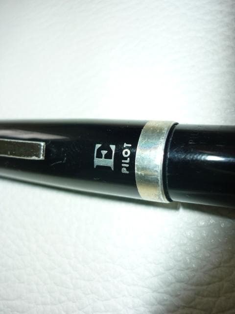 Pilot E-300 fountain pen with 14K-585 nib, cartridge ink, silver body, engraved PILOT E-300 GR 03