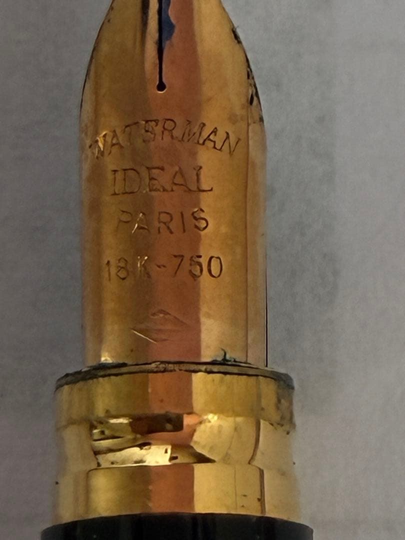 Waterman IDEAL fountain pen in marble green resin with 18K gold nib, displayed with box and ink cartridge