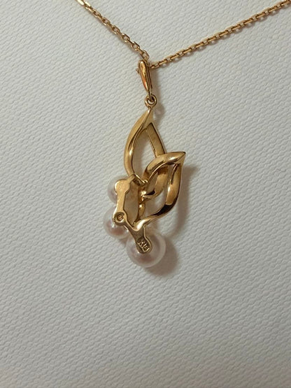 Mikimoto K18 baby pearl pendant necklace featuring a delicate pearl on a fine gold chain weighing 4.3 grams