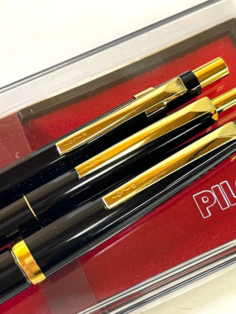 M36 PILOT pen and pencil set including a ballpoint pen and mechanical pencil in sleek design