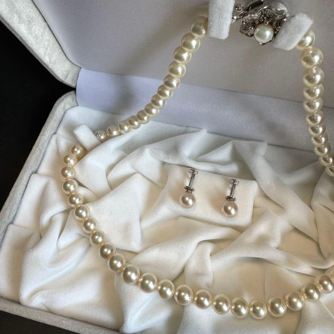 Akoya pearl necklace and earrings set featuring 7.3mm white and cream pearls displayed without accessory case