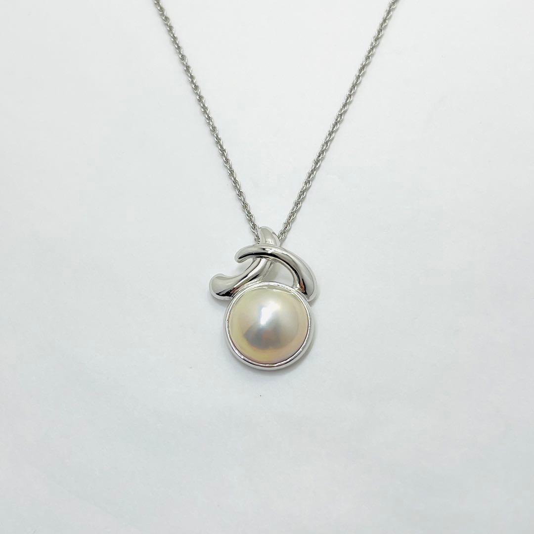 Tasaki Silver Necklace with 12.8mm round white Mabe Pearl pendant