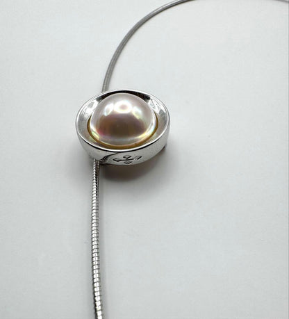 Tasaki Mabe Pearl Necklace featuring 13.8mm pearls, approximately 40cm long, weighing 13.1g