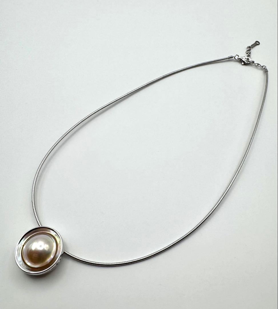 Tasaki Mabe Pearl Necklace featuring 13.8mm pearls, approximately 40cm long, weighing 13.1g