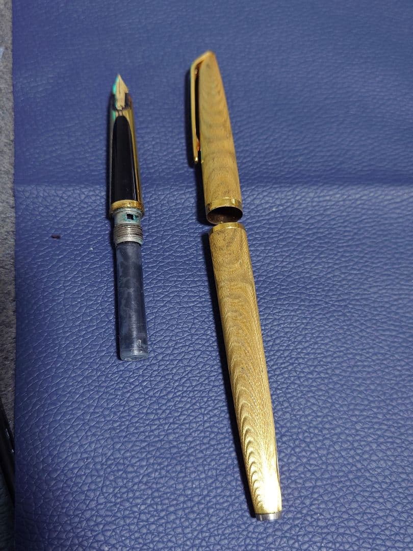 Used Waterman C/F fountain pen with 18K nib showing plating peeling and no cartridge included