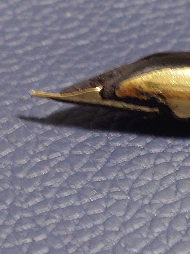 Used Waterman C/F fountain pen with 18K nib showing plating peeling and no cartridge included