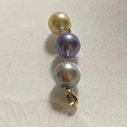 Akoya Pearl 8mm 3 pearls pendant top in K18 gold with adjustable chain shown in gray color