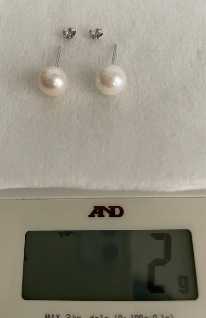 Akoya pearl necklace 8mm with matching 8.5mm pearl earrings in 14K white gold all knot finish