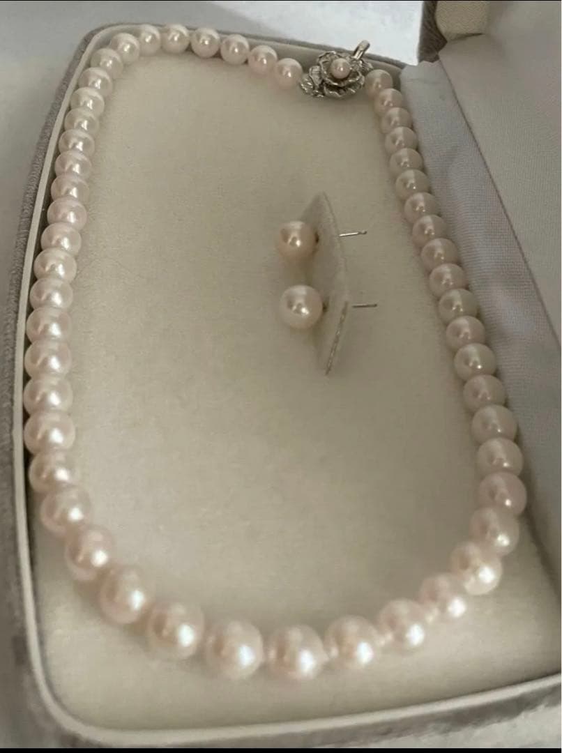 Akoya pearl necklace 8mm with matching 8.5mm pearl earrings in 14K white gold all knot finish