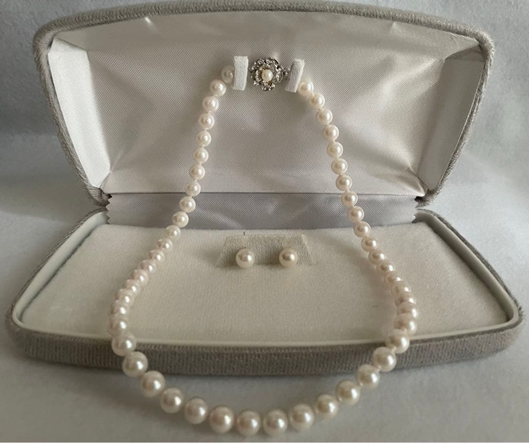 Akoya pearl necklace 8mm with matching 8.5mm pearl earrings in 14K white gold all knot finish