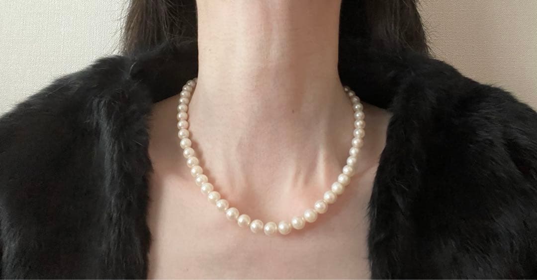 Akoya pearl necklace 8mm with matching 8.5mm pearl earrings in 14K white gold all knot finish