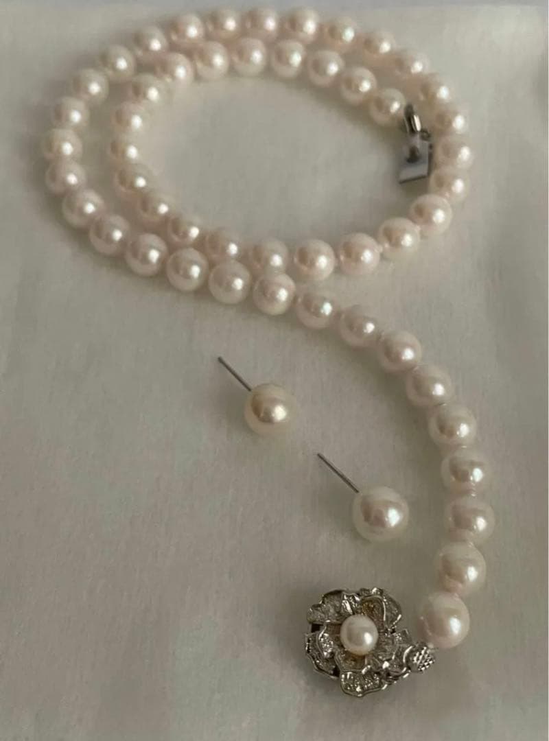 Akoya pearl necklace 8mm with matching 8.5mm pearl earrings in 14K white gold all knot finish