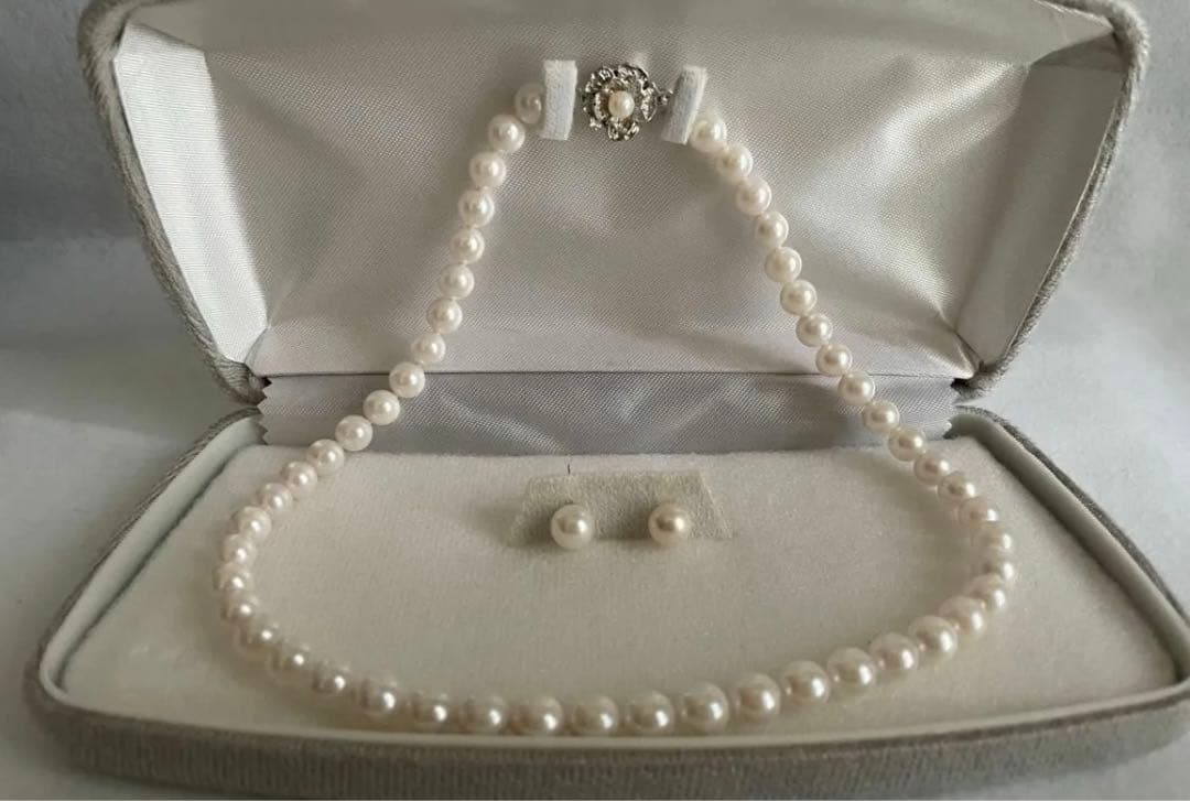 Akoya pearl necklace 8mm with matching 8.5mm pearl earrings in 14K white gold all knot finish
